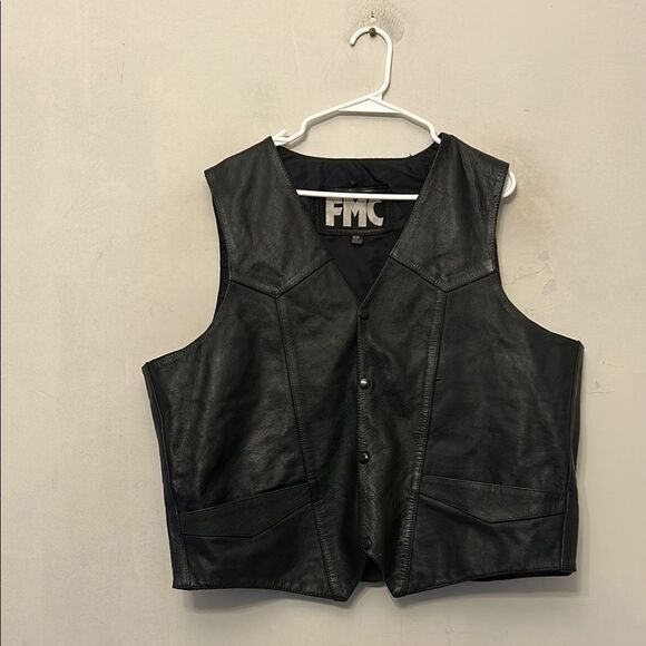 FMC black leather motorcycle vest Size 50 EUC - Picture 1 of 9